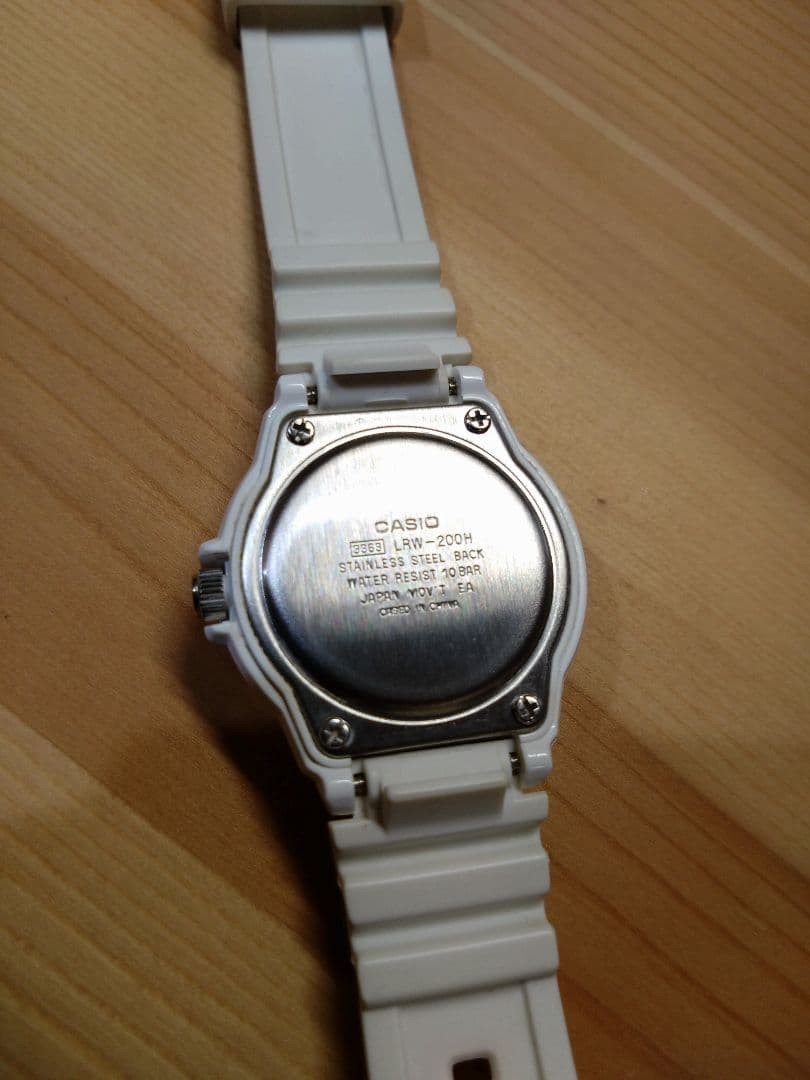 CASIO LRW-200H White Gold Watch with Date Display