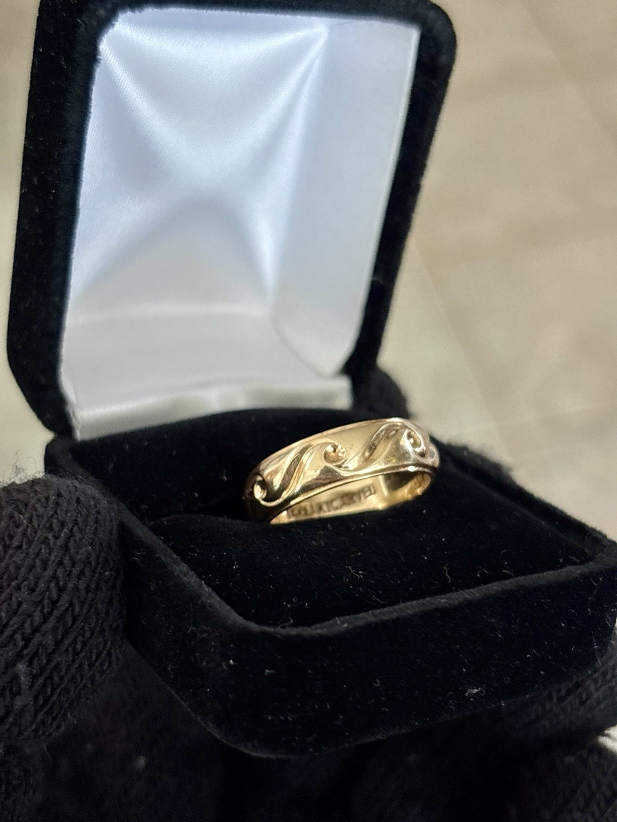 14K Gold Artcarved Band Ring Size 9