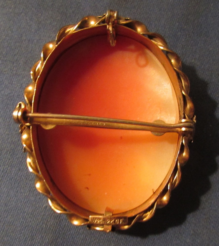VINTAGE CARVED SHELL CAMEO GOLD FILLED PENDANT BROOCH FLORAL FRAME 1 1/2 X 2