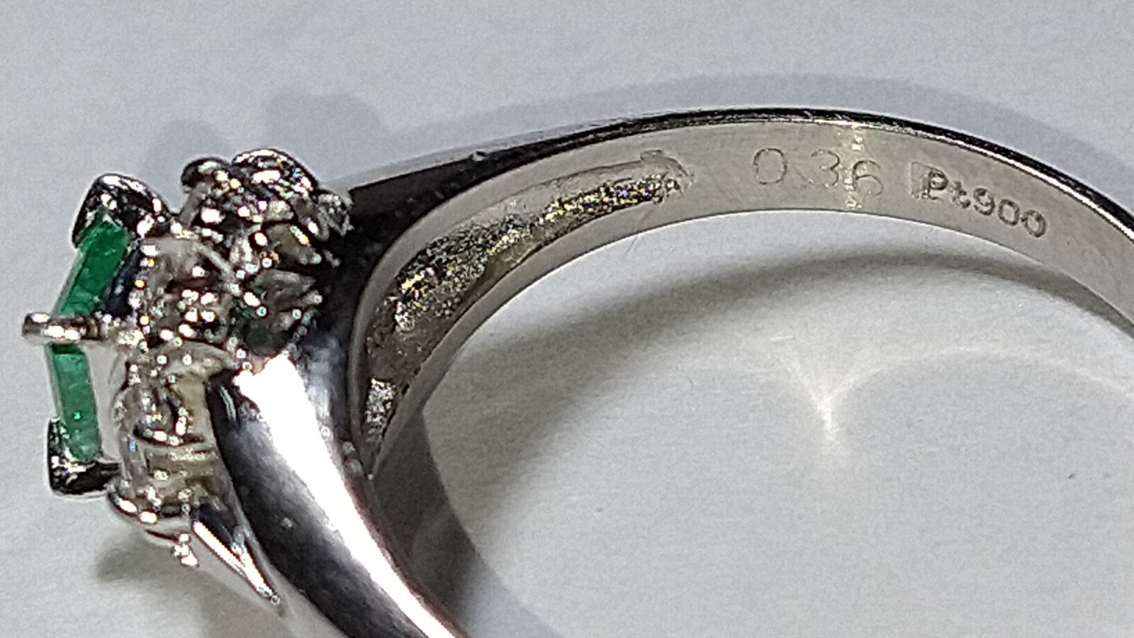 Solid platinum 0.57 carat natural emerald diamond ring 4.5 grams – pt900