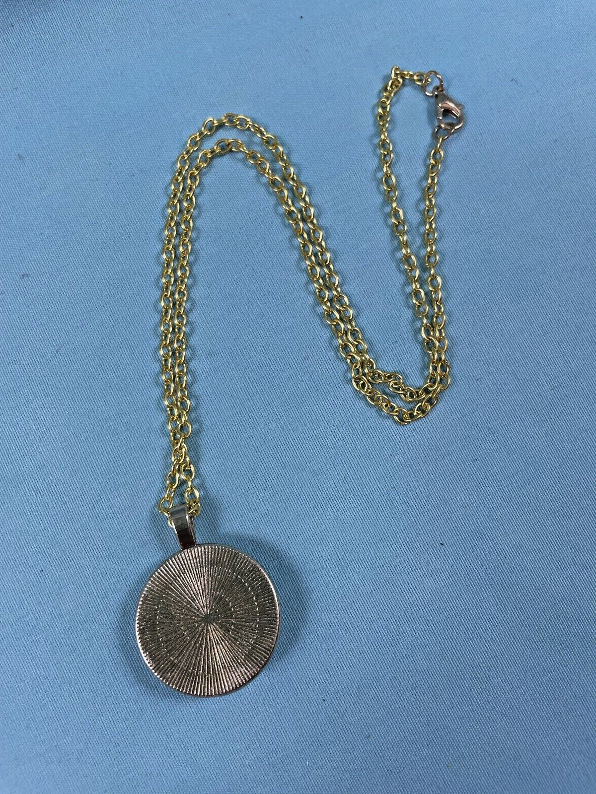 Globe Map Circle Sweater Pendant Necklace 20″ Gold Chain NIP