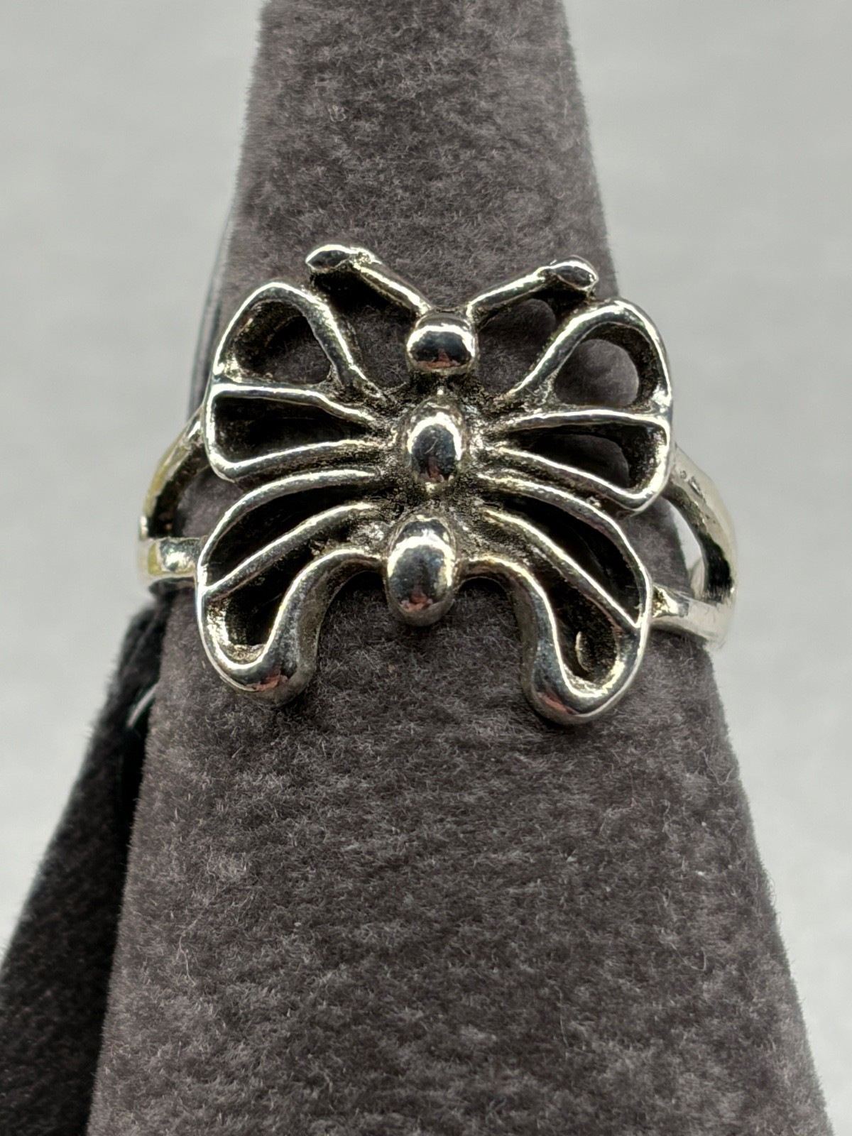 BUTTERFLY RING WHITE METAL SIZE P 1/2 AS SHOWN