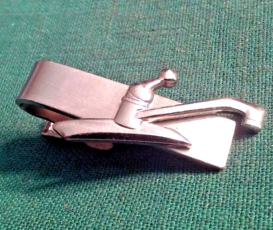 Vintage Kitchen Water Faucet Theme Tie Bar Clip sink fixture plumber Silver-Tone