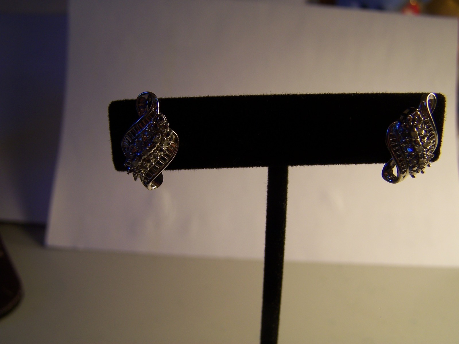 ZALES/KAY’S DESIGNER 27 DIAMOND STERLING SILVER PENDAT,CHAIN & MATCHING EARRINGS