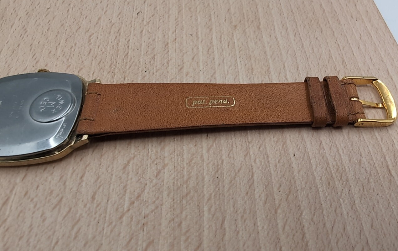 Vintage Timex Q Quartz Wrist Watch M Cell Made In Philippines NOS Leather Strap