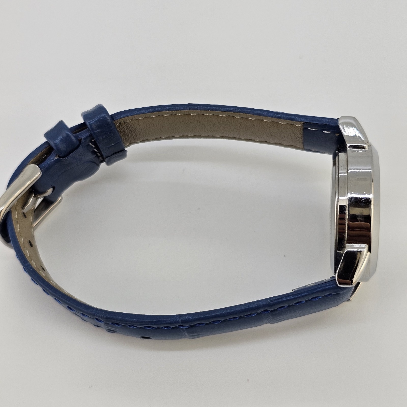 28MM Women Watch White Dial New Blue Leather Bands New Battery LIGHT NOT WORKING
