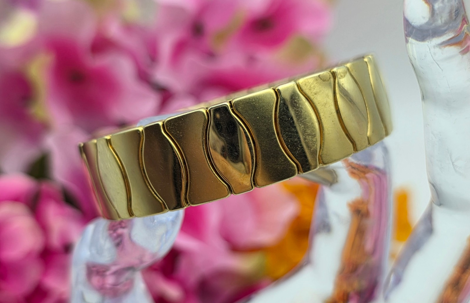 Vintage Gold Tone Expandable Stretch Bangle Bracelet 14.2mm Wide 6-8 in