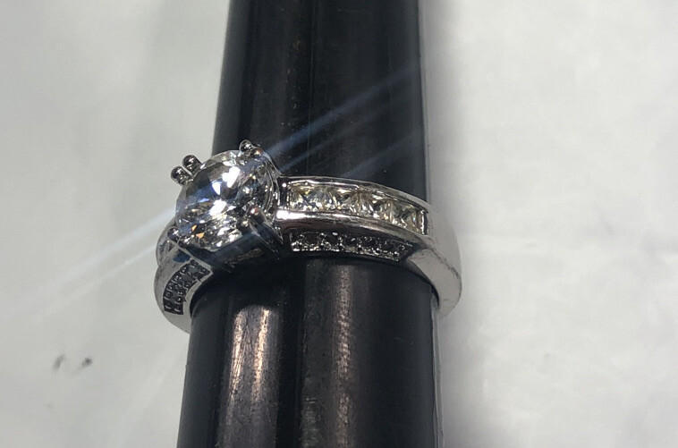 Ring Silver Tone White Colorless Glass Crystal Rhinestone Engagement Bridal Sz 9