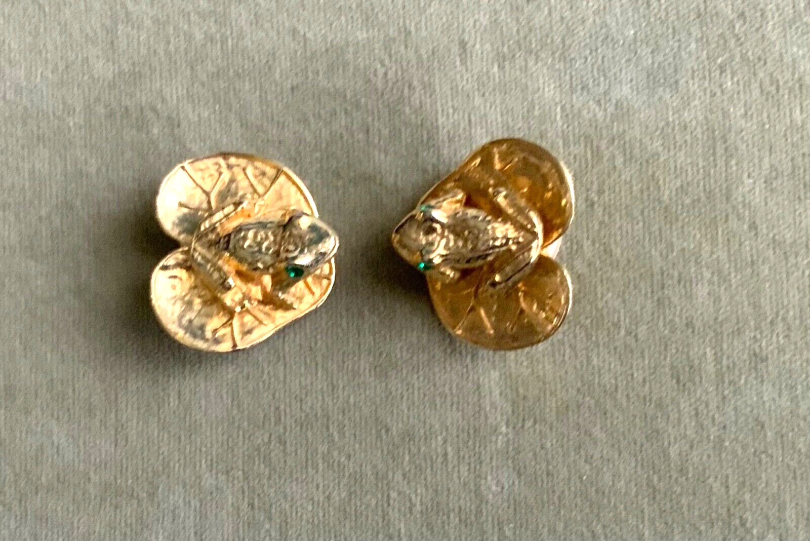 GAY BOYER EARRINGS FROG ON THE LEAF CLIP ON GOLD TONE ABOUT 1 INCH LONG