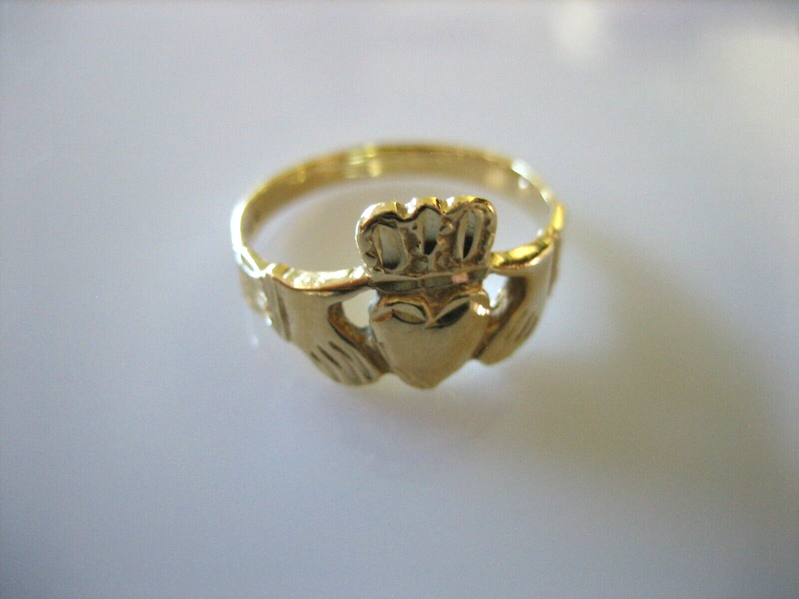 14K YELLOW GOLD HEART HANDS CROWN CLADAUGH RING 2.4 GRAMS SIZE 6