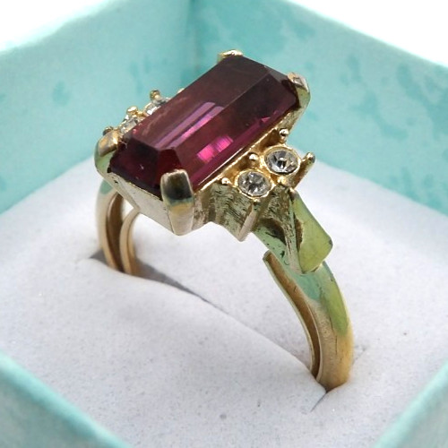 Avon Faux Amethyst Emerald-Cut Stone & Crystal Goldtone Ring (Size 5.5 to 7)
