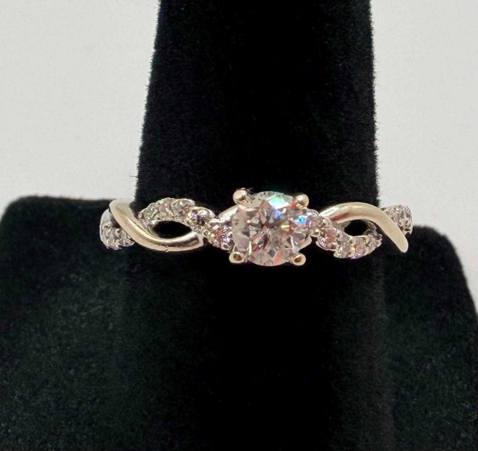 Dainty 14k White Gold Twist Band Ring Approx .25ct Main NATURAL Diamond Sz 8.25