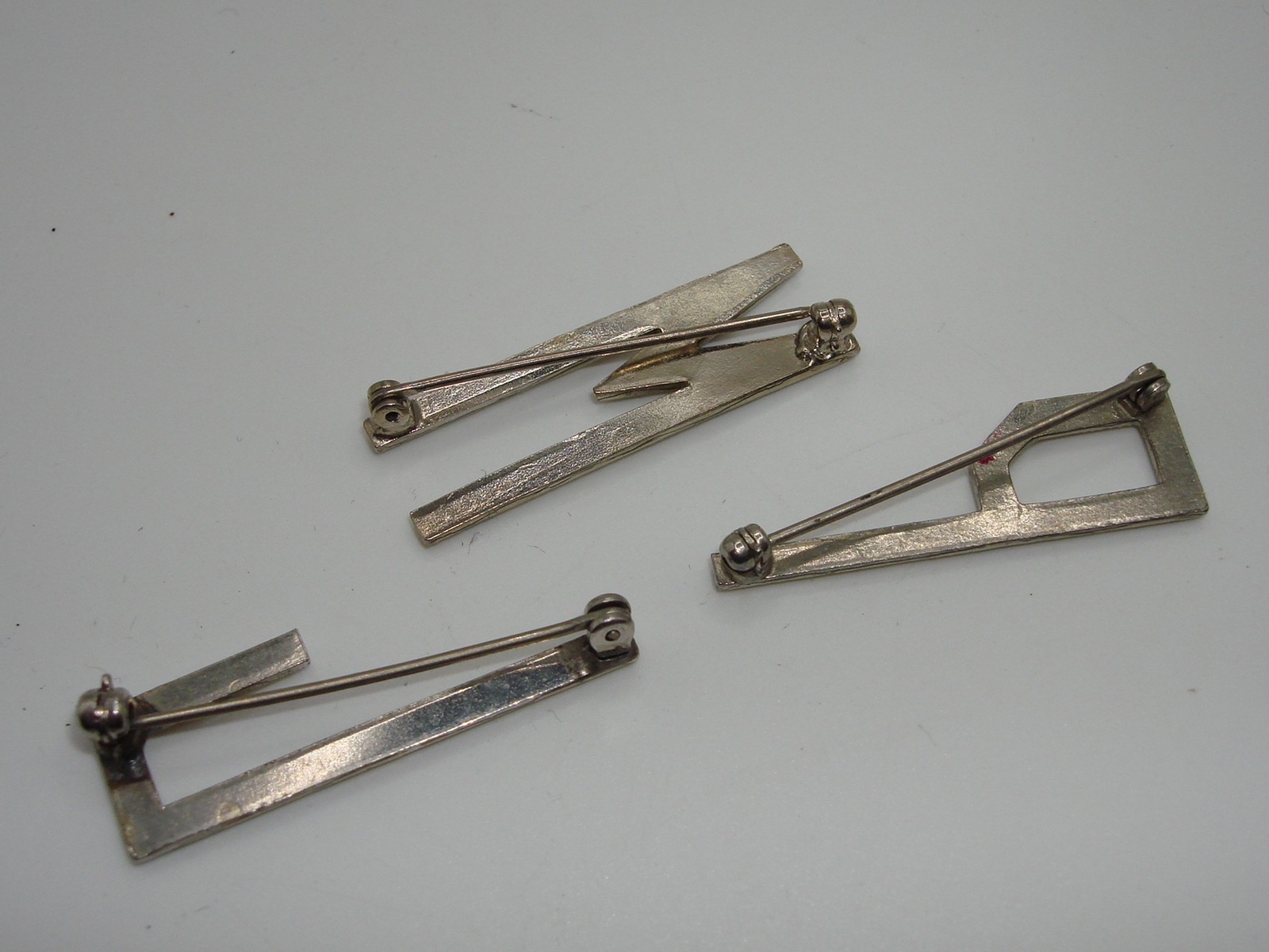 VINTAGE SILVER SPARKLING RHINESTONE LETTER PINS! PMJ ESTATE FIND!