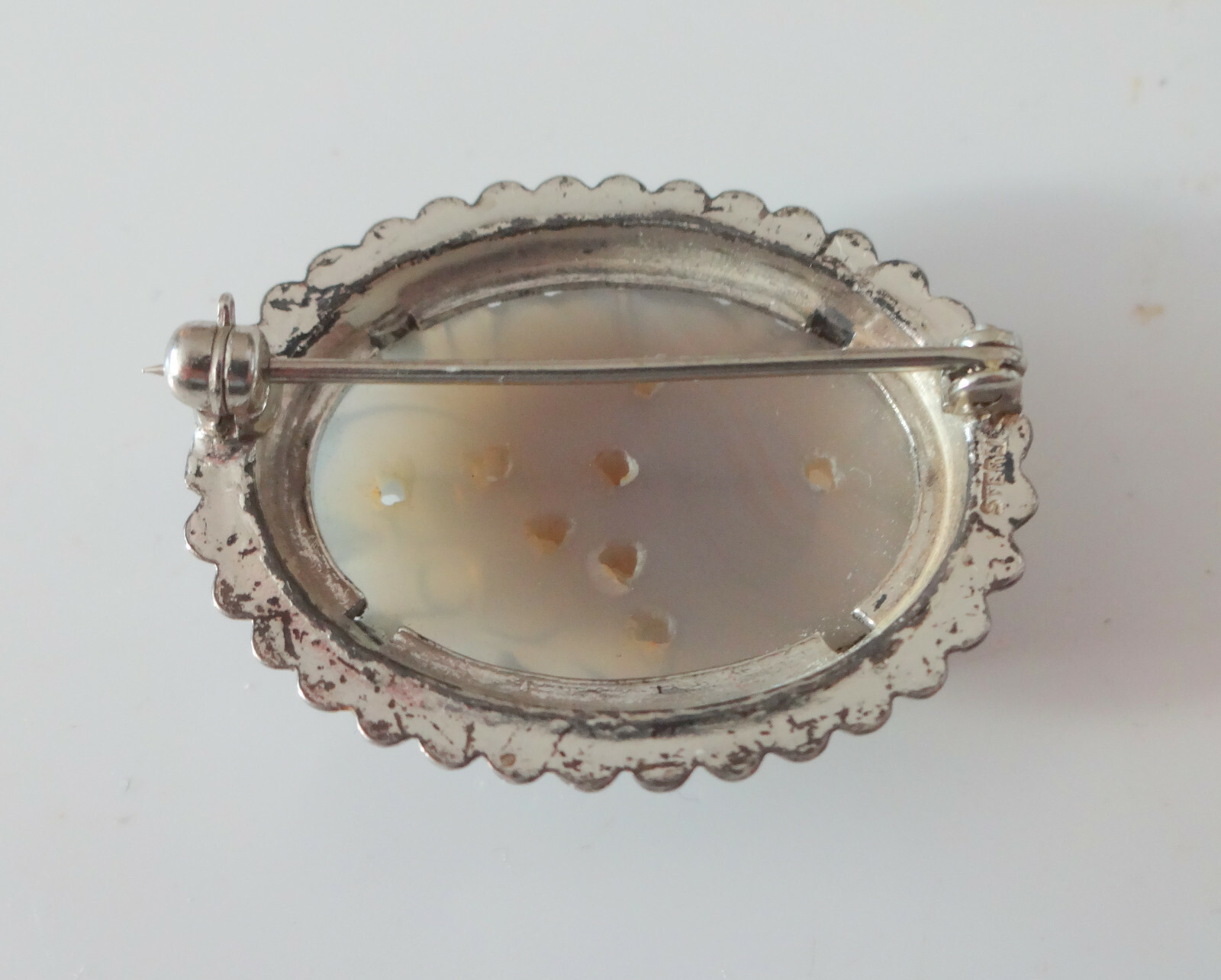 Antique Art Deco Victorian Chinese Asian Carved Translusent Stripe Agate Brooch