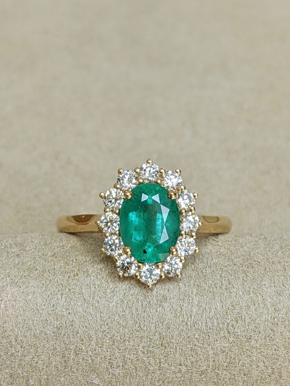 14K Yellow Gold 4.50 Ct Oval Cut Green Emerald & Diamond Engagement Ring Solid