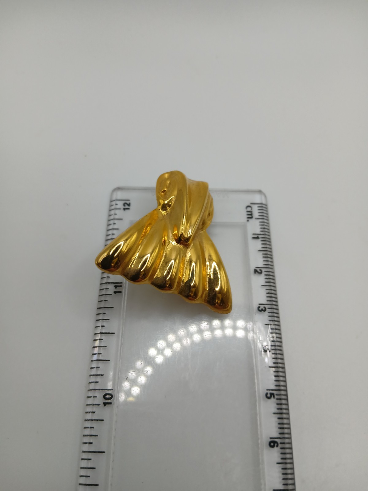 Premier Designs Large Gold Toned Stylized Clip On Earrings. NWT