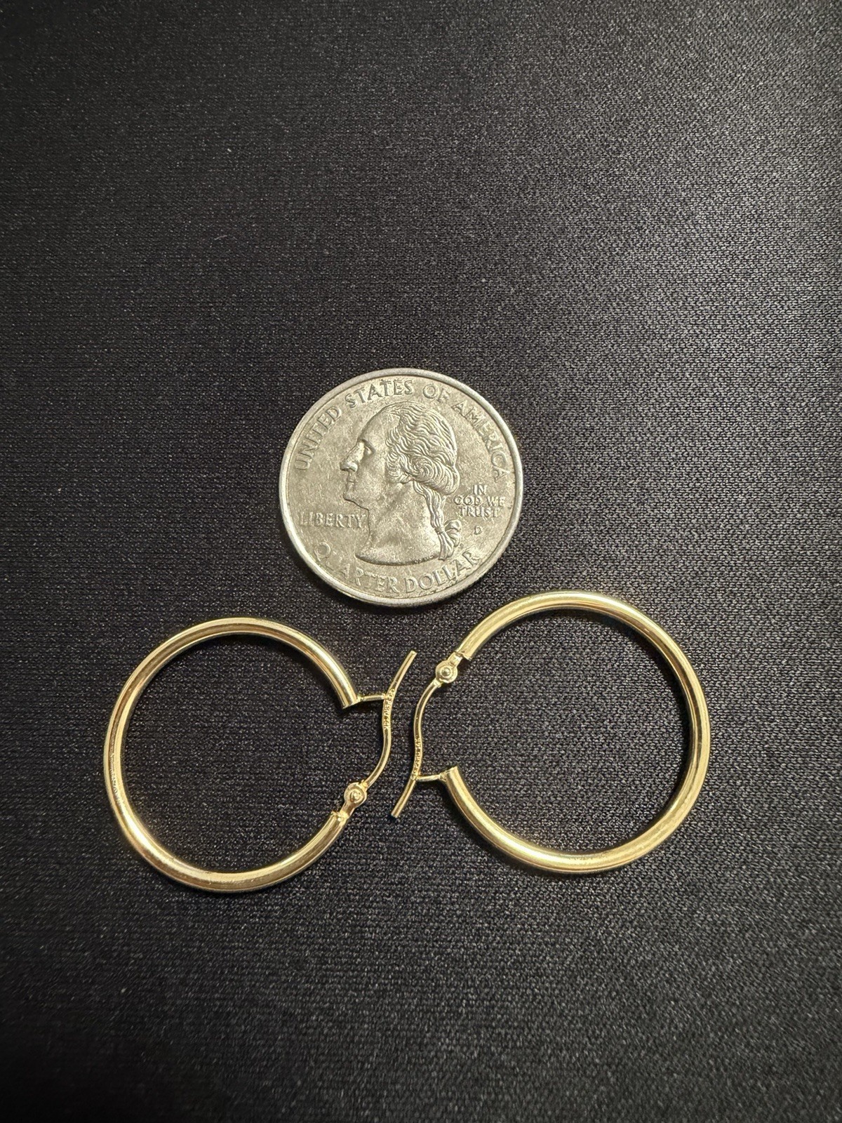 14K Yellow Gold Classic Round Hoop Earrings Thin Polished Endless Hoops 1.52g