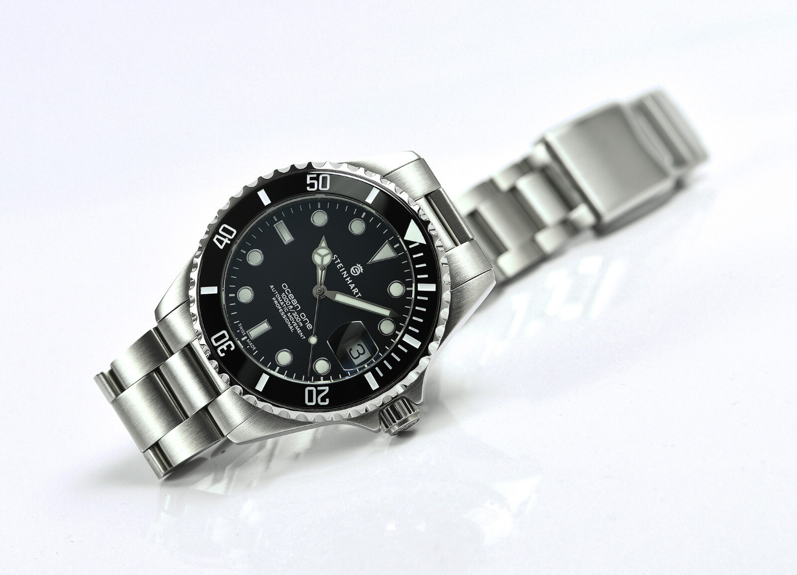 New Steinhart Ocean One 39mm Black Ceramic Automatic Swiss Diver Watch 103-0981