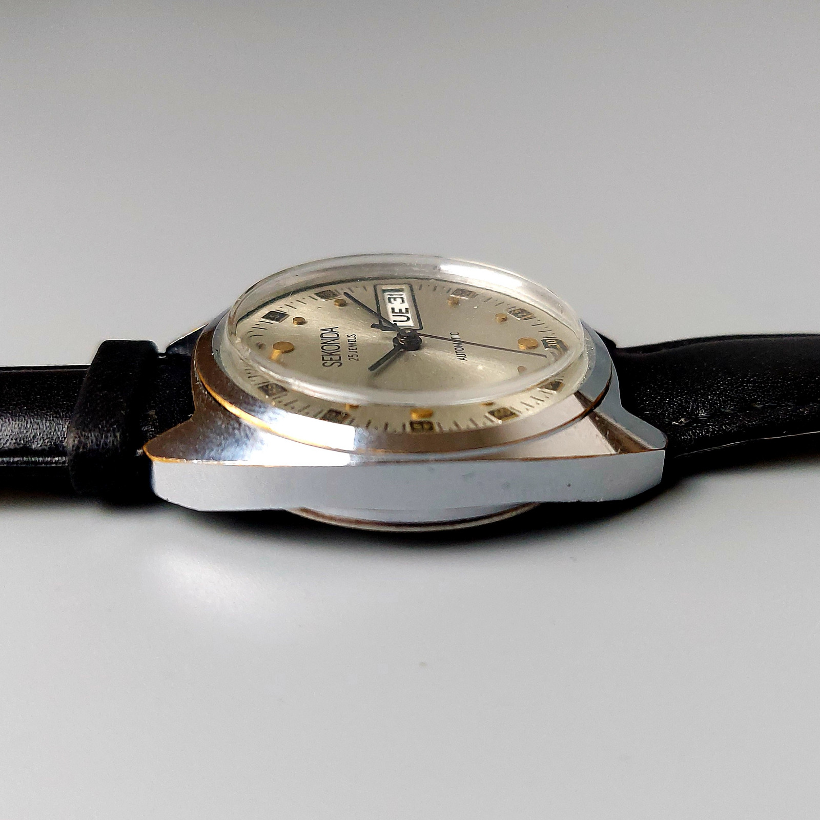 Vintage Men’s Watch Sekonda Automatic Soviet Wristwatch 25 Jewels Serviced