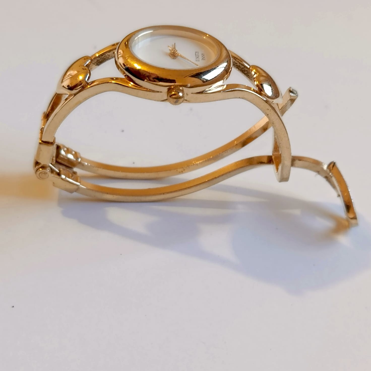 Vintage Anne Klein II Women’s Gold Tone Bangle Watch Heart Accent White Dial 10/