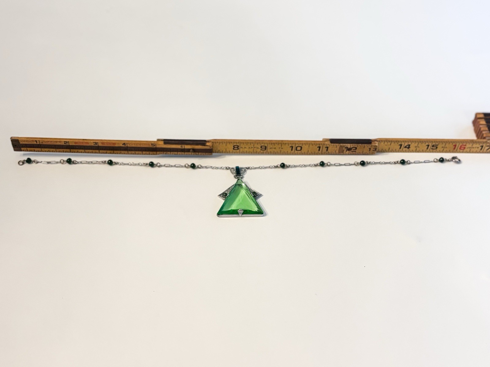 Vintage Art Deco Green Glass Geometric Pendant Necklace – Filigree 1920s/1930s