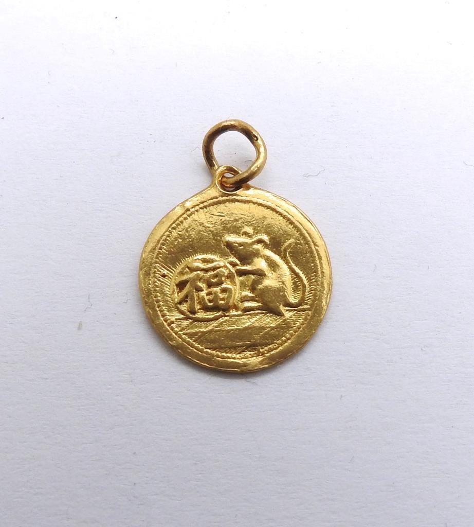 22K Yellow Gold Baht Fancy Year Of The Rat Round Disc Pendant 2.4 Gram 5/8″ inch