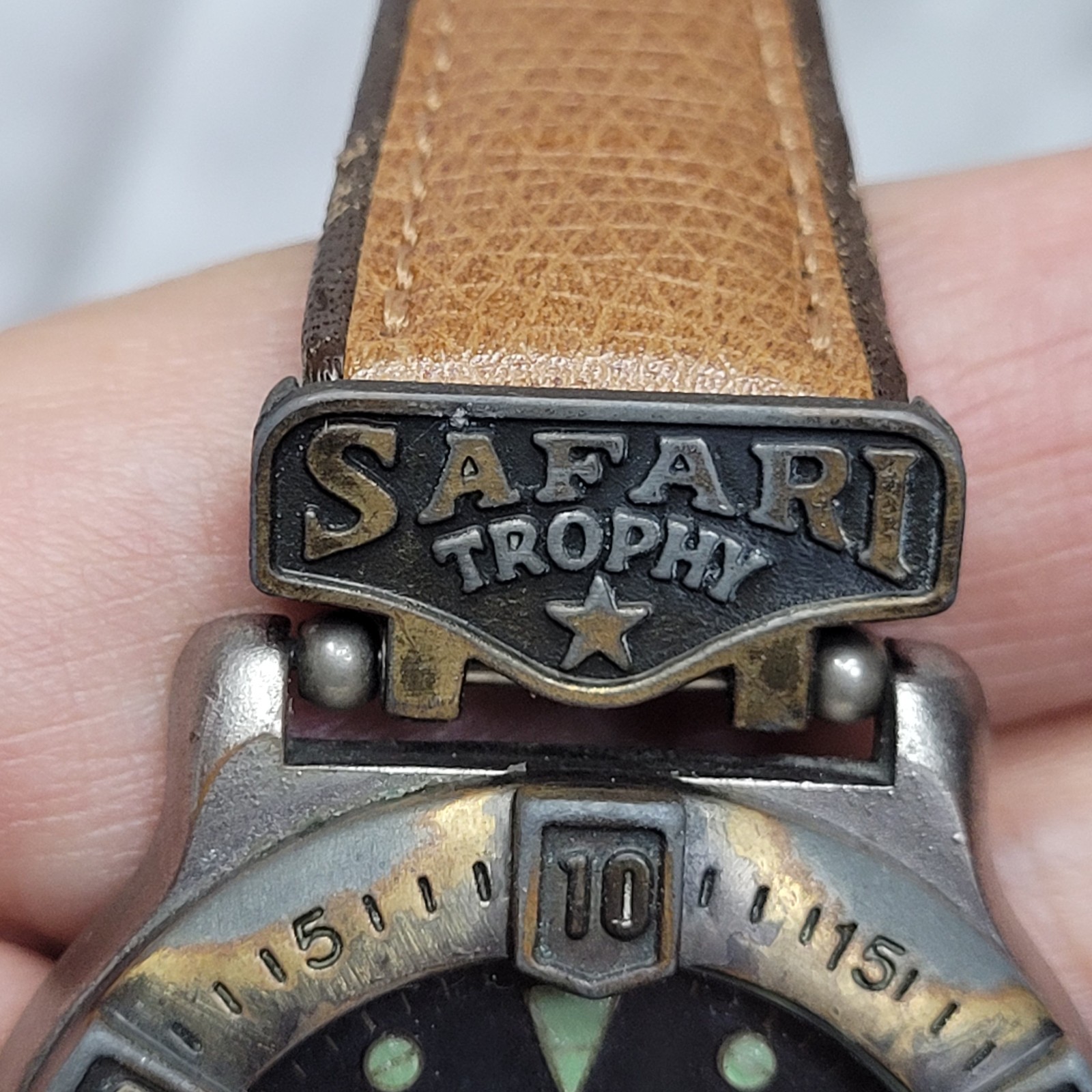 CAMEL TROPHY Quartz 10 ATM Model Safari Trophy Leather Belt Glow in Dark