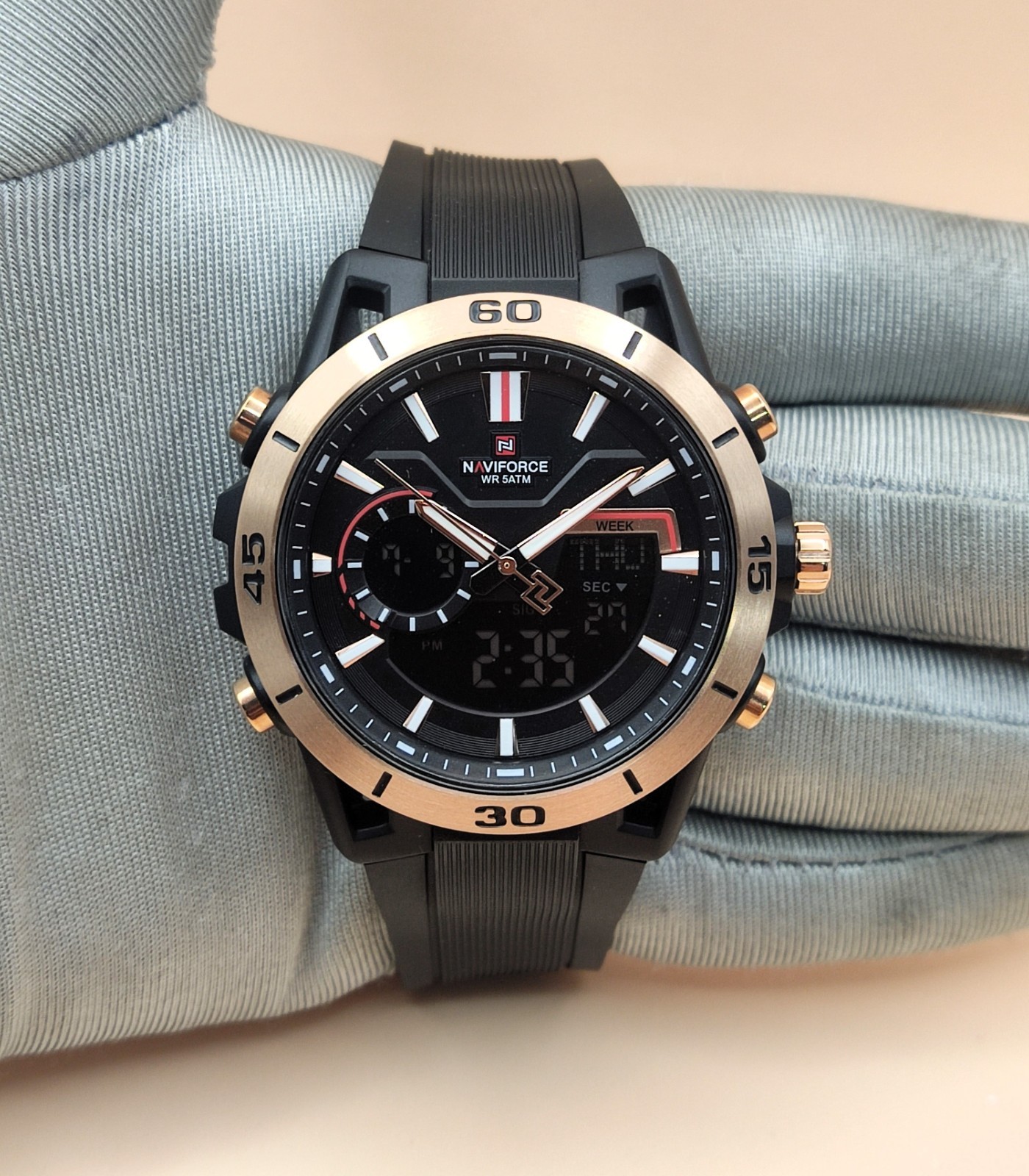 #Rare Naviforce Black Dial Digi Ana Rubber Band Refurbished Men’s Wrist Watch