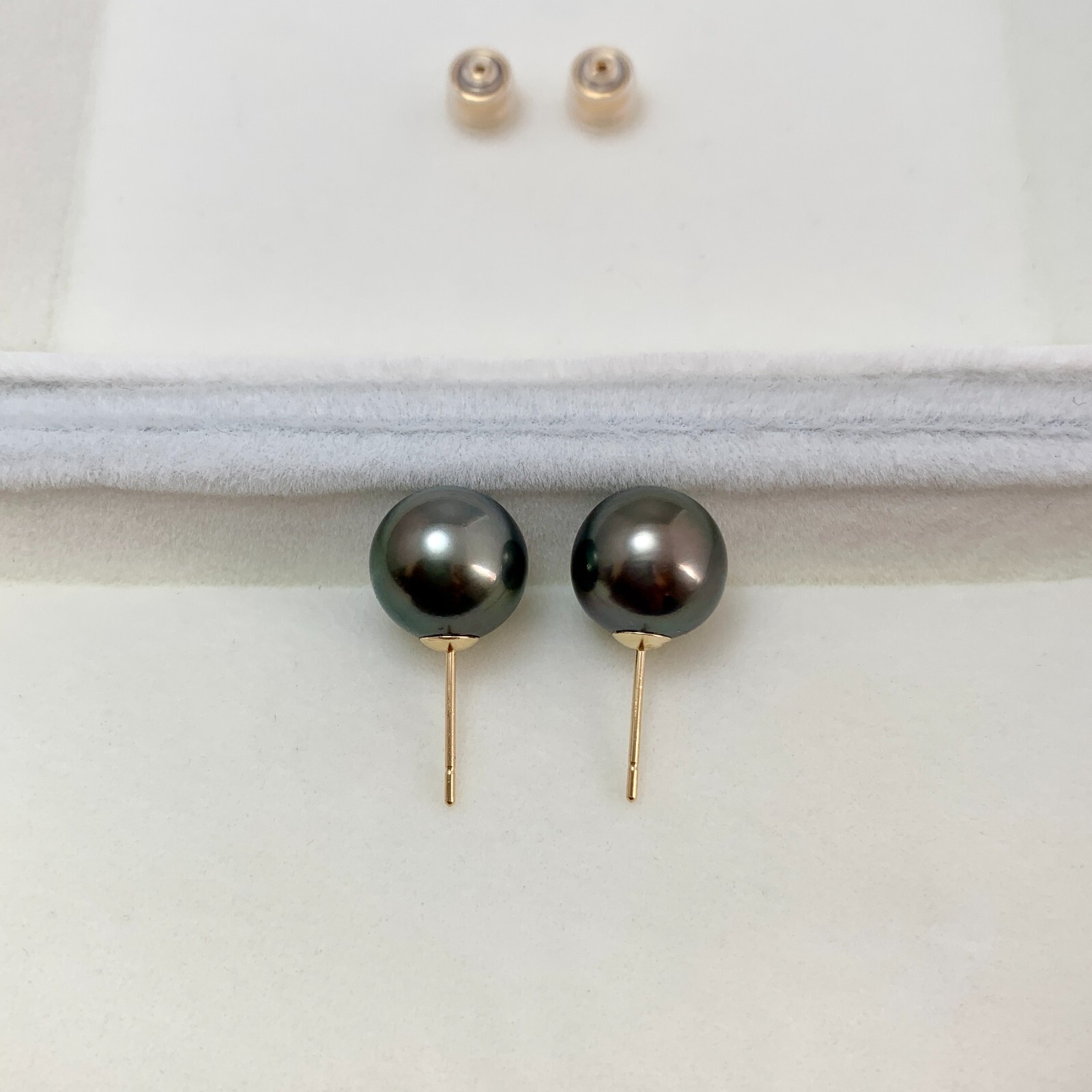 Big 10.6mm Round Black-Green Tahitian pearl stud earrings 18kt yellow gold