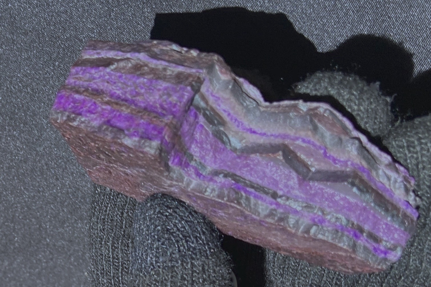 SUGILITE GEL VEINS in MANGANESE ORE LAYERED LARGE ROUGH 142 GRAMS- 5 Oz’s RSA