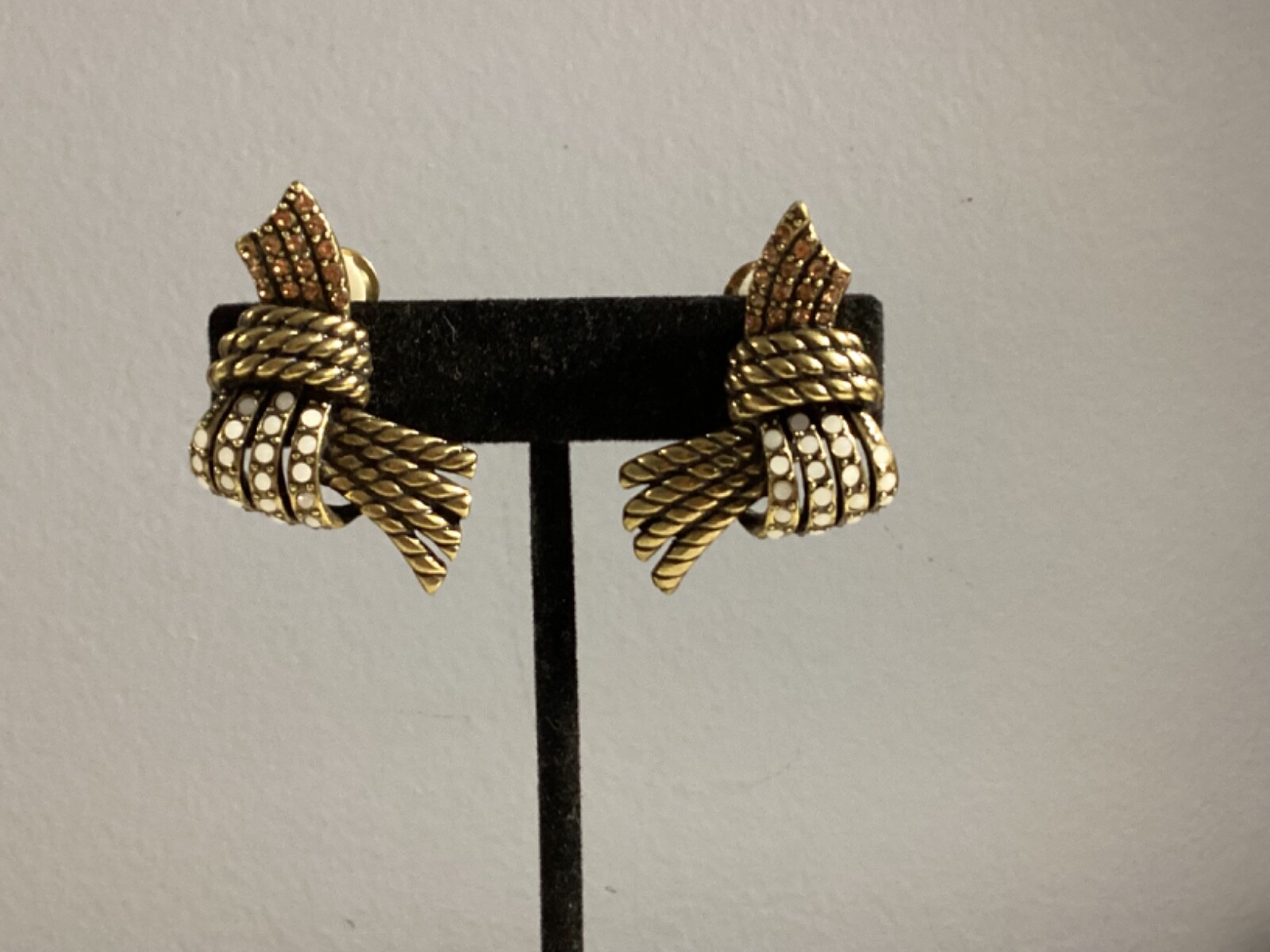 AUTHENTIC SIGNED HEIDI DAUS OPEQUE CRYSTAL CLIP EARRINGS MUST SEE NR