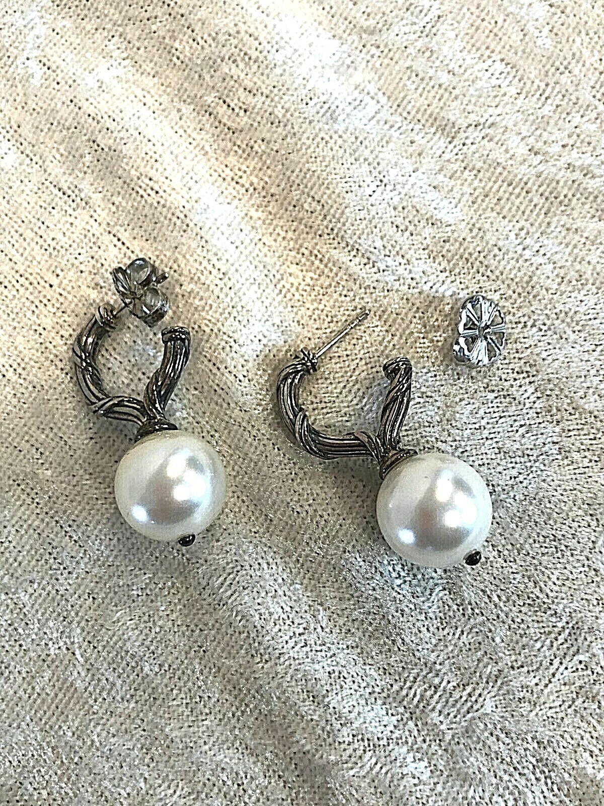 PETER THOMAS ROTH STERLING & SIMULATED WHITE PEARL EARRINGS (M1552-1120)