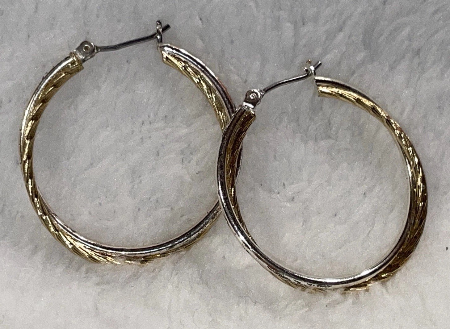 VTG Hoop Earrings Two Tone – 1OK Yellow Gold & Sterling Diamond Cut Twisted