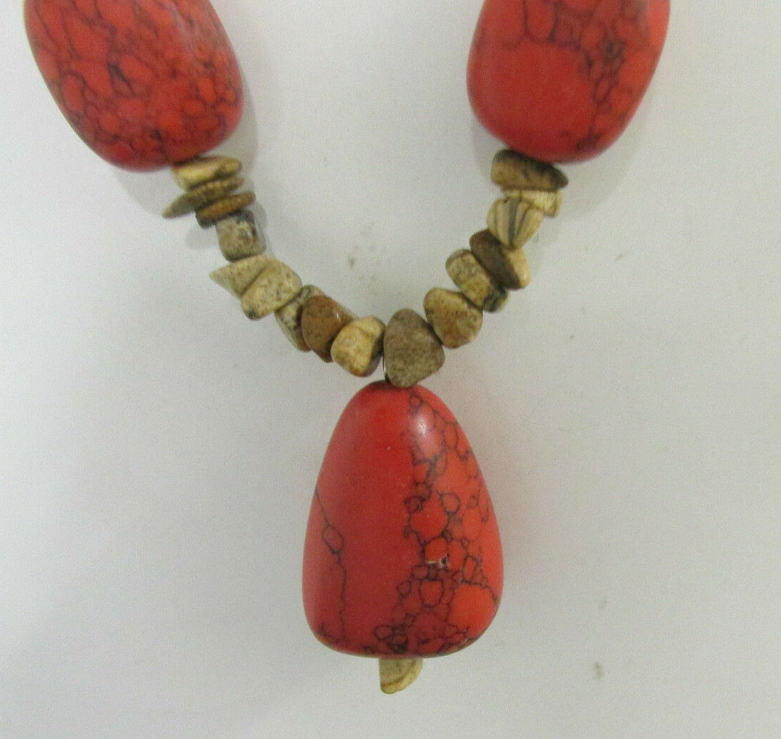 NATURAL STONE RED BLACK BEADS & CHIPS 10 1/2″ LONG TOGGLE CLASP NECKLACE