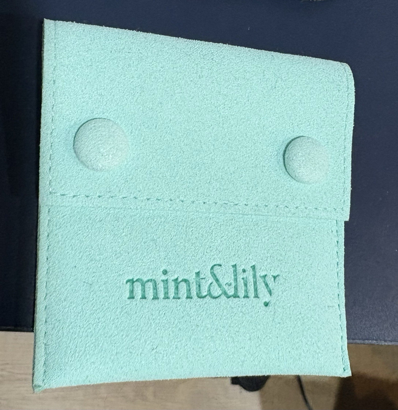 Mint & Lily brand paperclip bracelet – Gold/7”