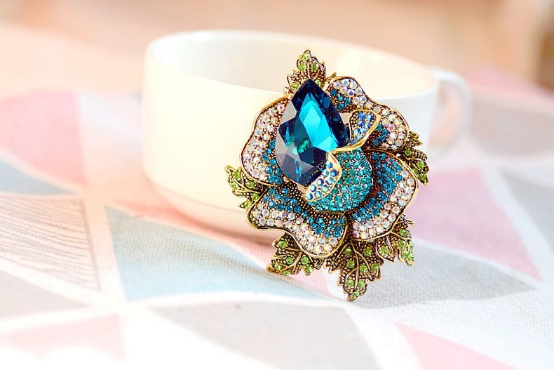 Vintage Floral Brooch Pin Multicolor Crystal Rhinestone Gold Tone Statement Jewe