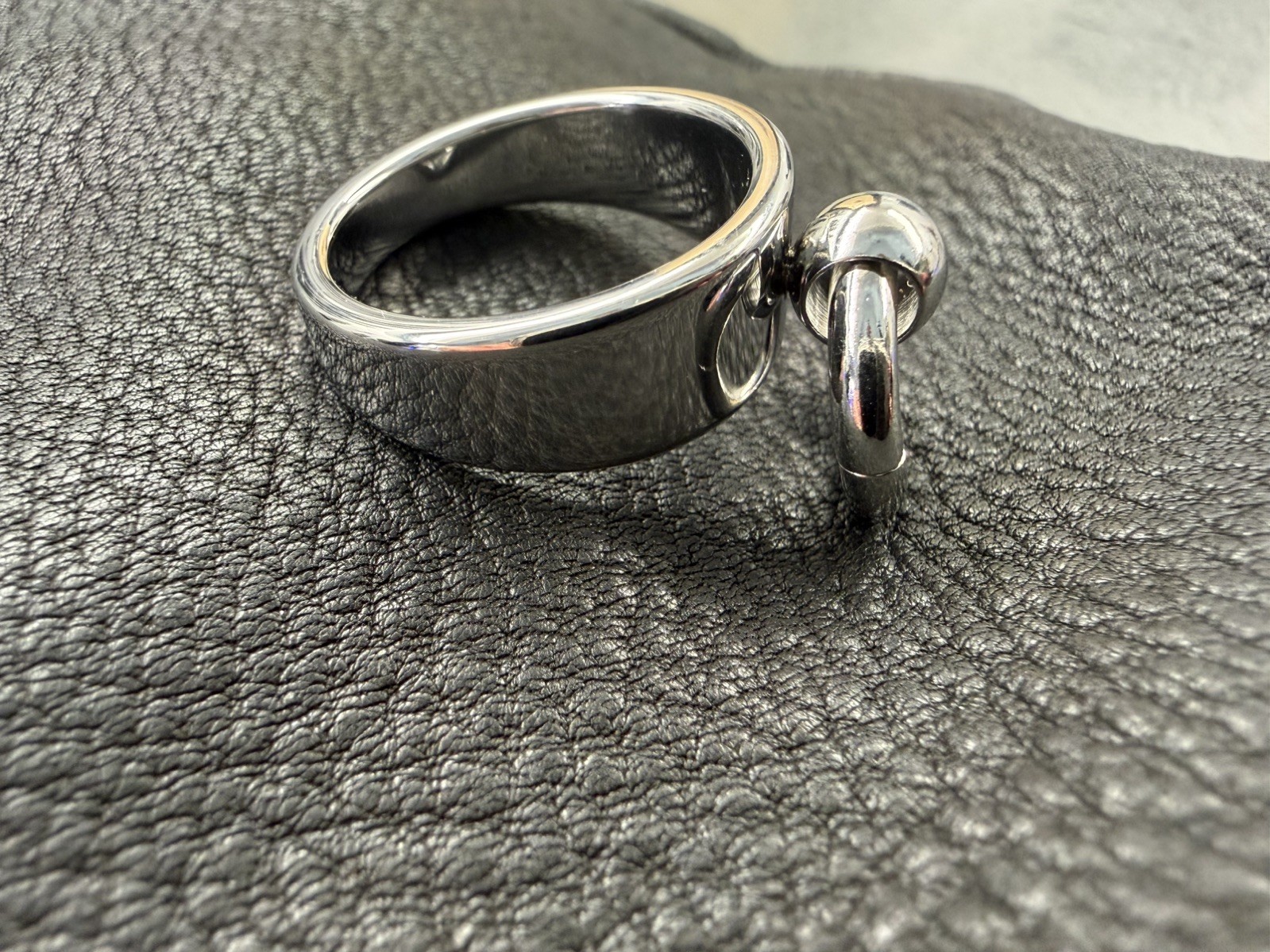 QUATTROFORT Industrial Cyber Gothic O Ring Swivel Shackle Ring Steel Band 7