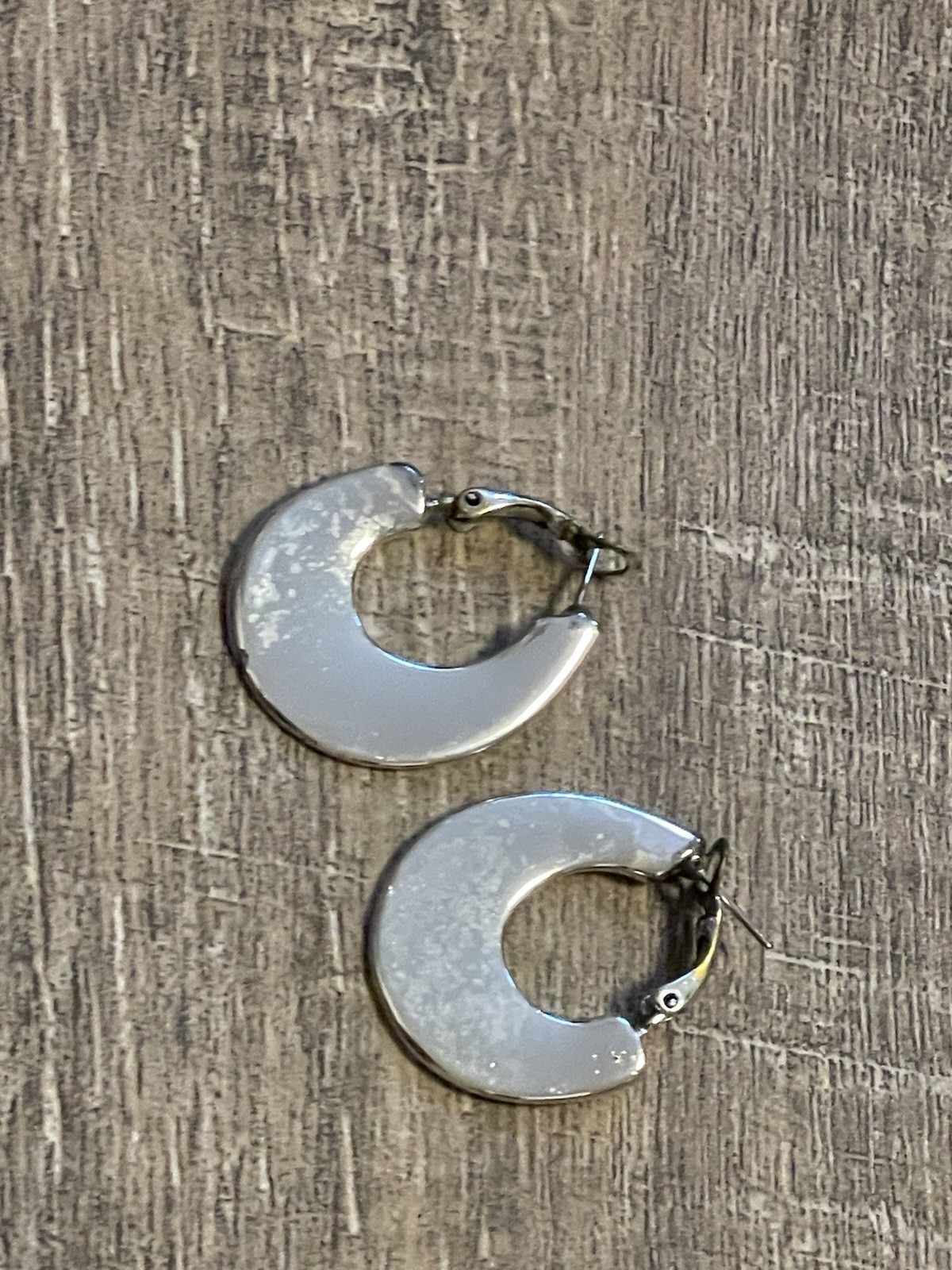 Vintage Silver Tone Thick Hoop Earrings Hinged Latch Back 1.4”