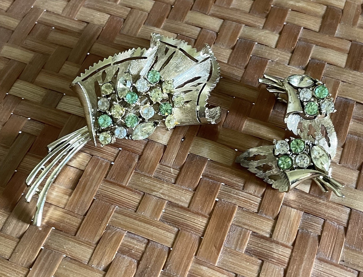 Vintage Signed CORO Pegasus Set Brooch & Earrings. Clear Rhinestones & Green