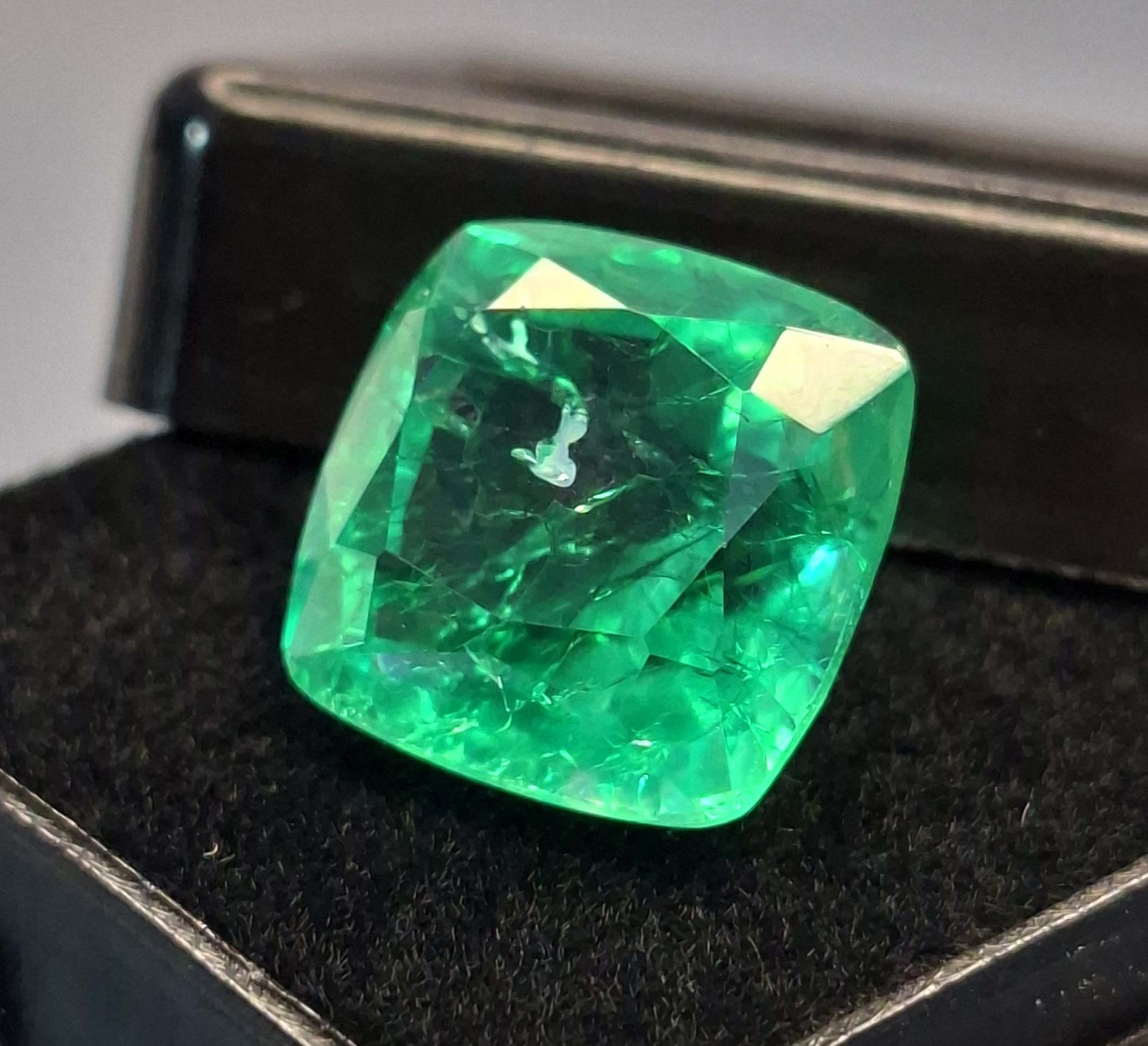 Green Emerald Cushion Cut 8-10 Carat Natural Loose Certified Gemstone RK757