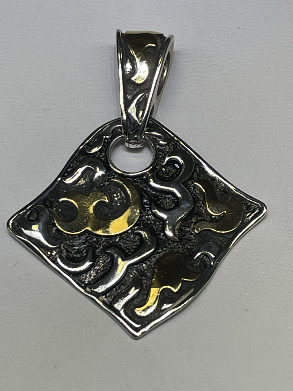 JOHN HARDY (c) Sterling Silver 22K Yellow Gold Dayak Pendant (1 7/8″)