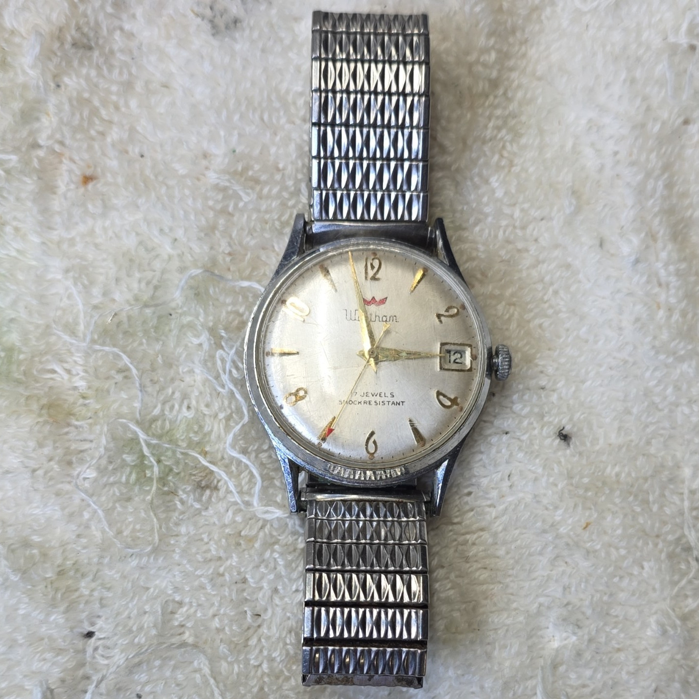 Waltham Vintage Manual Wind Watch 17J W/date Shock Resistant, Runs