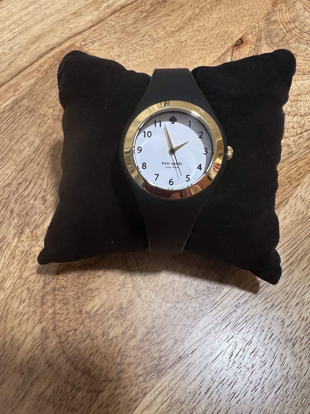 Kate Spade New York Analog Quartz 34mm Gold/White Black Silicone – Needs Battery