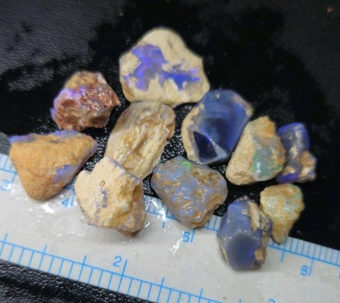 AUSTRALIAN ROUGH OPAL AUCTIONS BLACK DARK CRYSTAL PEACOCK Small Lot =33.25 Crt