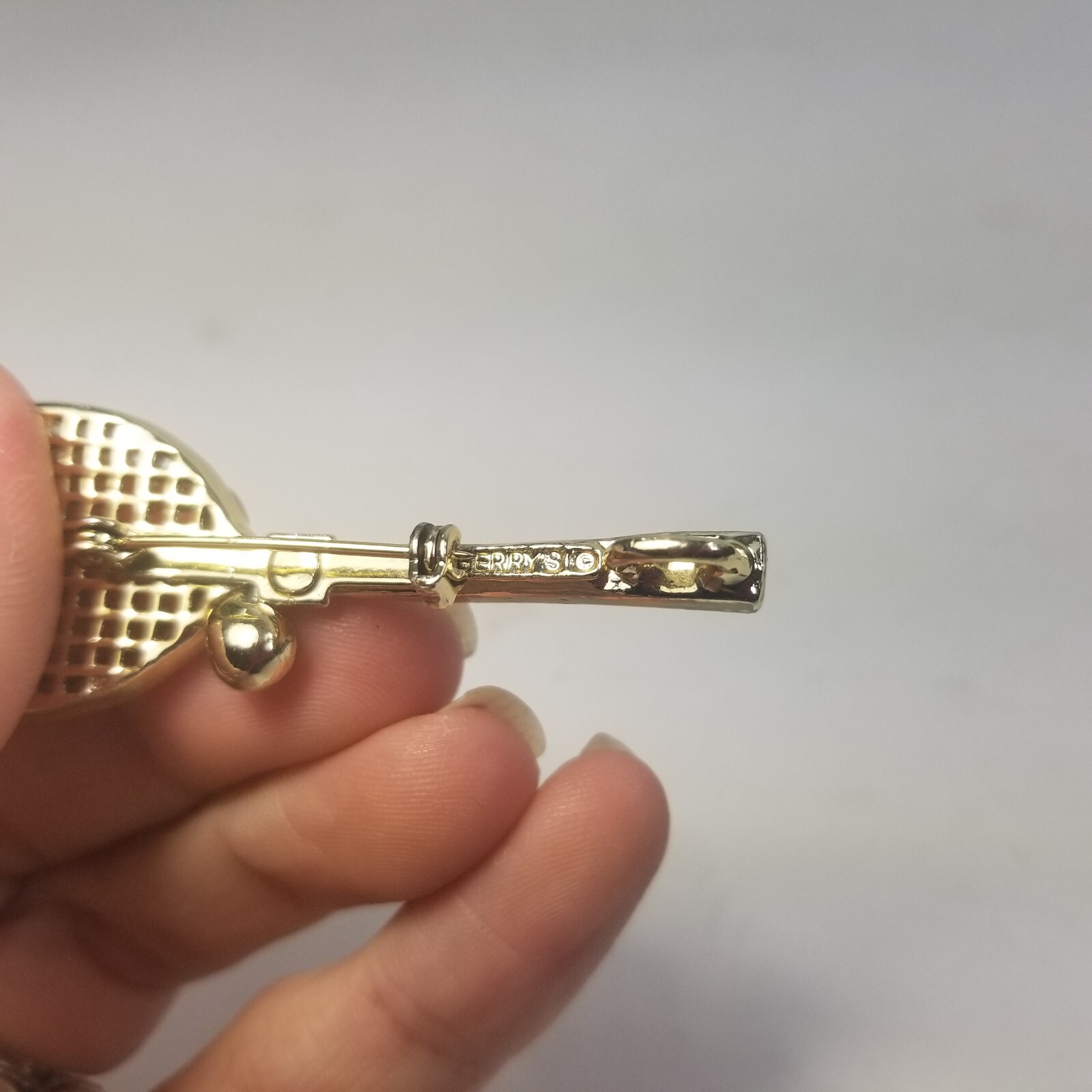 Vintage GERRY’S Tennis Racquet & Ball Brooch / Pin Goldtone