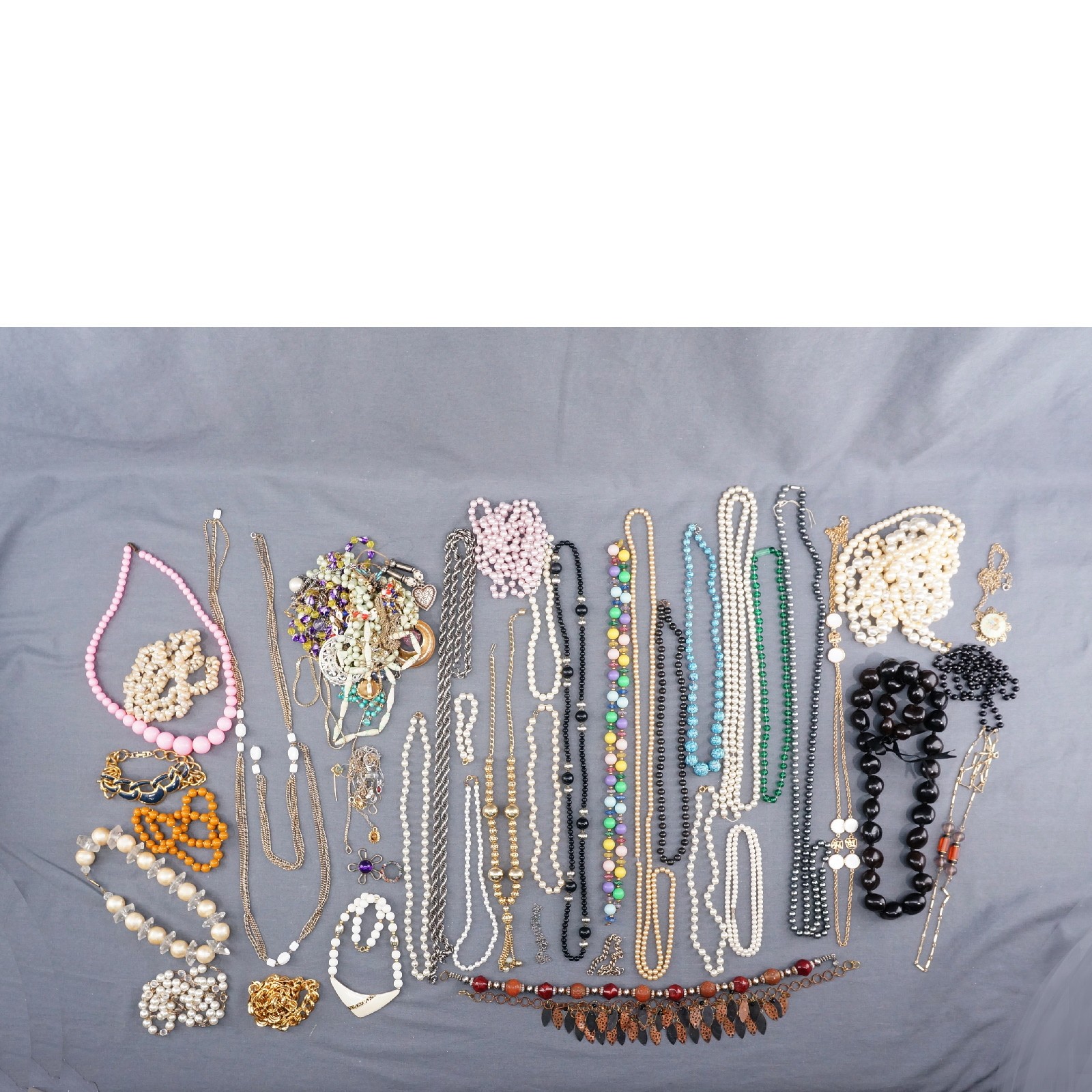 Lot of 4lb 10oz Vintage/Modern Mixed Costume Jewelry Necklaces Chokers 50+ pcs