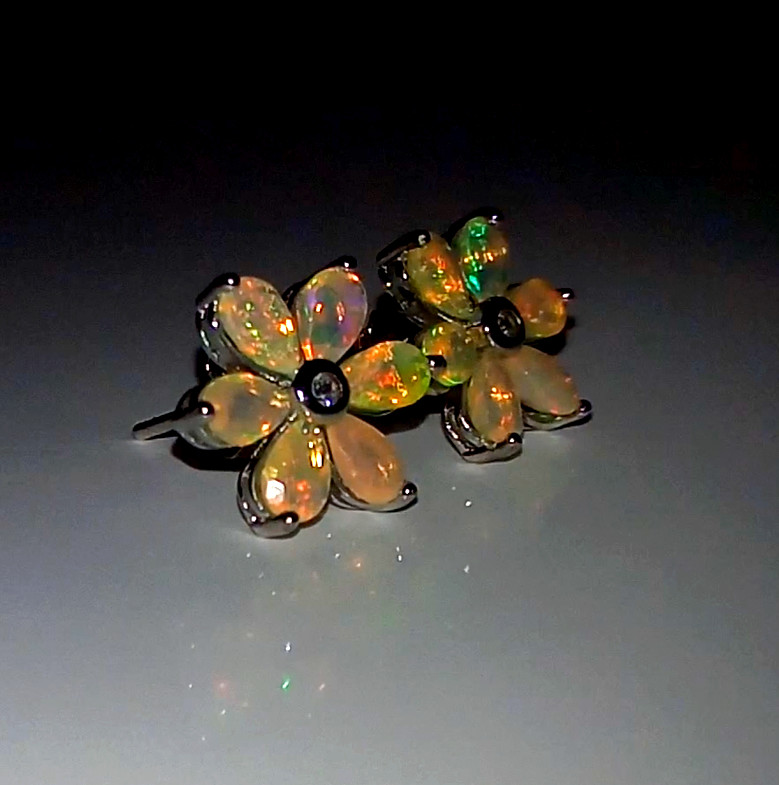 🔥🔥🔥Timeless Beautiful Rainbow FIRE OPAL Flower Silver & Gold Stud Earrings