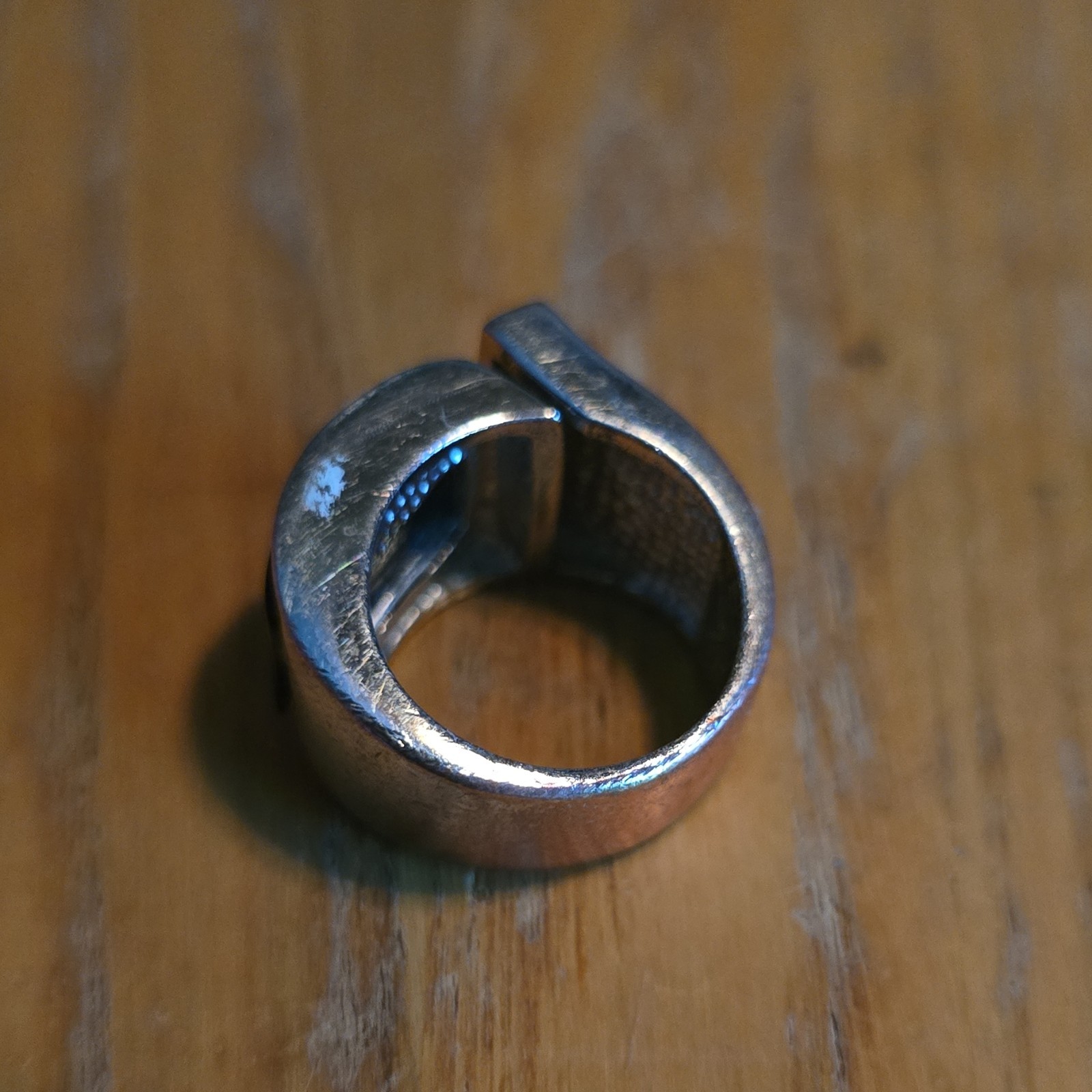 Silver Tone Metal Band Ring Black Inlay Adjustable Ring Size 6.5 No Stone