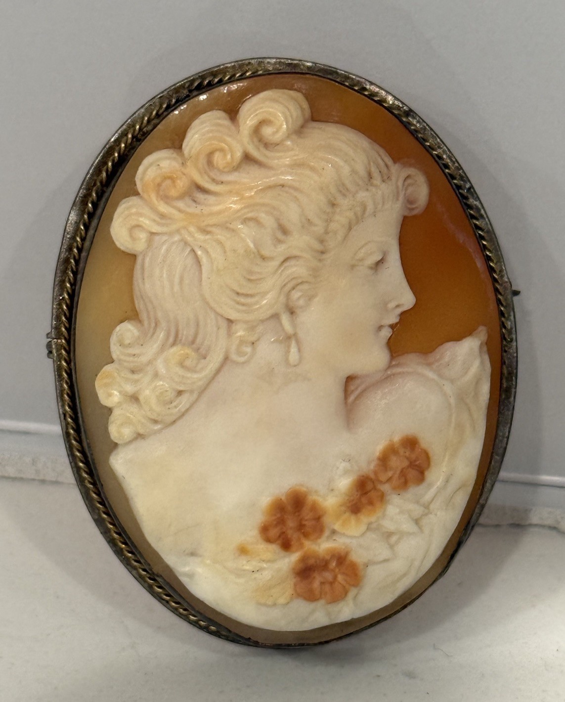 Stunning Shell Cameo profile of a woman adorned With Flowers Brooch/Pendant