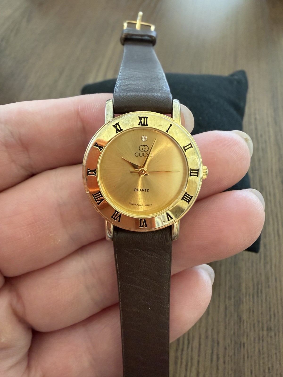 Vintage GUCCI 3000L A Diamond Gold Dial Roman 26mm Qz Ladies Watch JAPAN